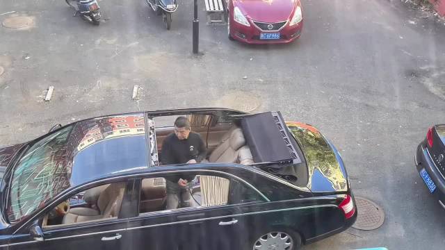 迈巴赫62S改电动敞篷，看着怎么样，怎么觉得那么奇怪！