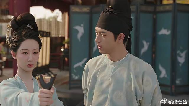 蒋长扬为和何淮芳亲密接触，教她打弹弓，让招财吃苦头