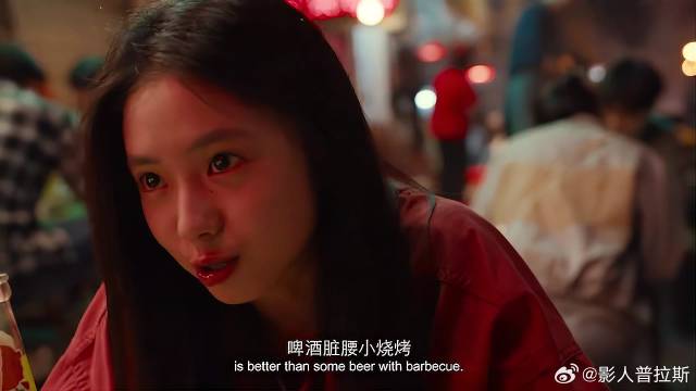 美女带小伙烧烤，小伙说容易致癌，美女：都有了