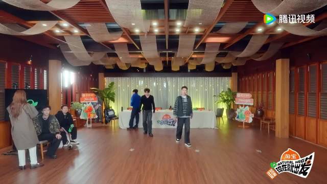 黄景瑜已经沉醉唱歌无法自拔了