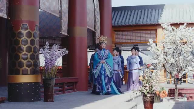 未央成了皇后，祖母和娘都跟着沾光，成了一品夫人