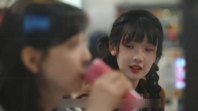 温以凡因高中时心中的愧疚，对桑延的感情显得若即若离