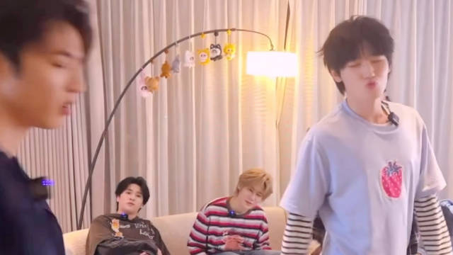 好巧 刘耀文的mvp结算画面是获得宋亚轩的吻  .