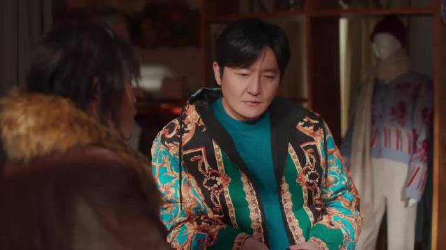 大叔怕混混闹事，送店里衣服，他却拒绝：流氓有流氓的尊严