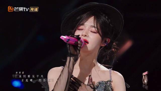 颜人中舞台嗦手指引热议，网友调侃其抽象动作