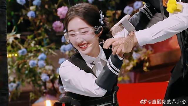 丁禹兮高空贴心保护邓恩熙，下秒何炅一句话，引原场笑翻