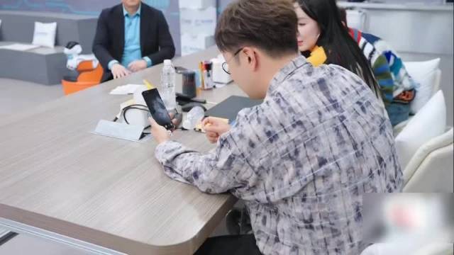 杜海涛紫外线镜头下变黑皮，娄艺潇陈博士赐名黑GAI