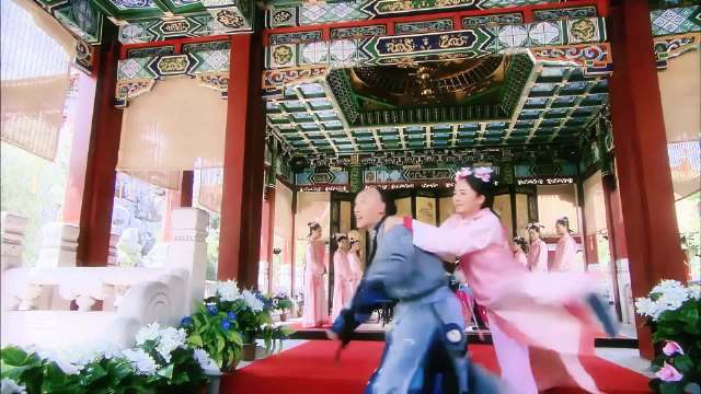 对抗路的尽头是恋爱脑？ 追剧