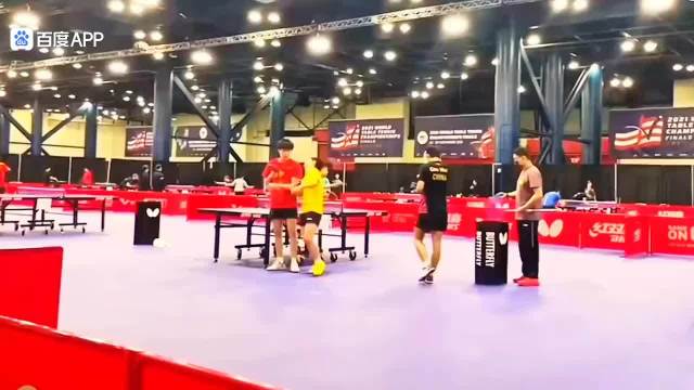 著名的西红柿炒蛋，他第一反应不是撞到他，而是害怕她撞到桌子，王楚钦孙颖莎