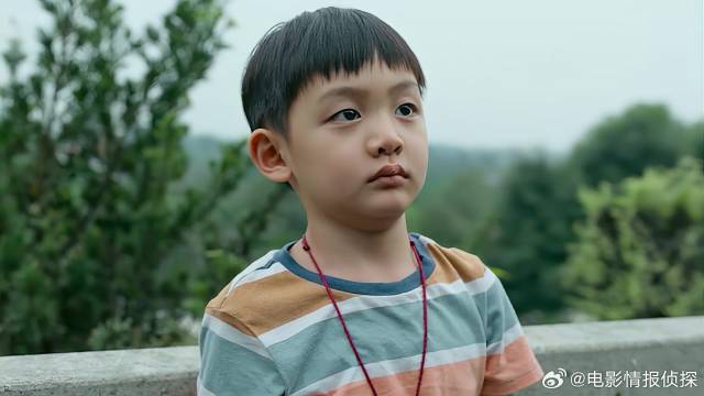 弟弟突然下公交狂奔 姐姐疯狂追赶，得知真相后揪心了