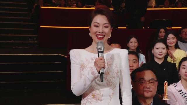 雷佳何炅金声奖现场教学花舌技巧，众主持挑战声音玩法