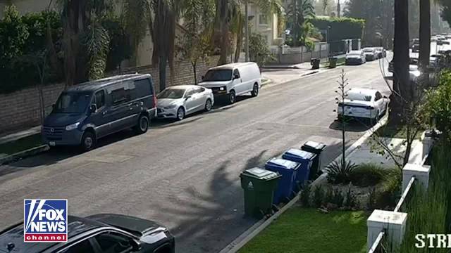 洛杉矶母亲驾车撞向盗贼逃跑车辆，嫌犯留下证据逃脱