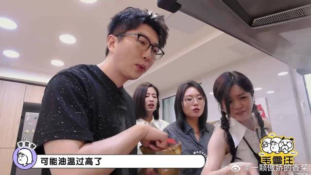 陈妍希自告奋勇做饭！不料下秒满脸无奈：我没在家里做过