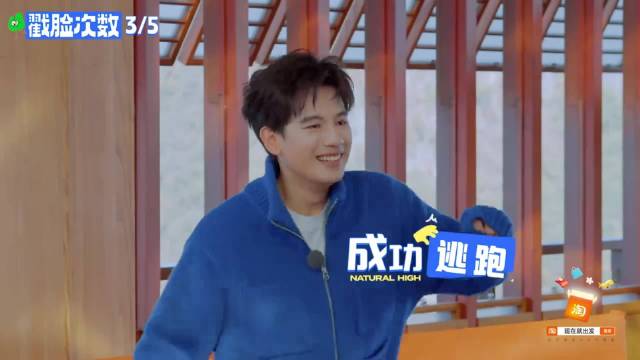 怎么这个胡先煦越看越像嘚瑟的萨克斯向日葵呢！