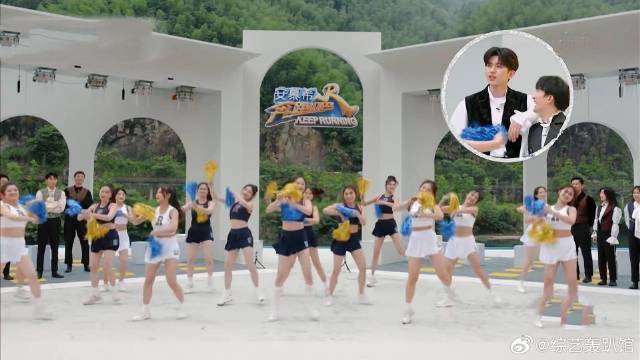 果然没音乐是不行的 连啦啦队都跳错了节拍，周深：好阴阳怪气啊