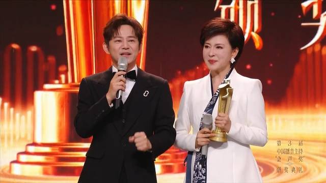 金声奖现场丈夫儿子向窦爱莉暖心讨债