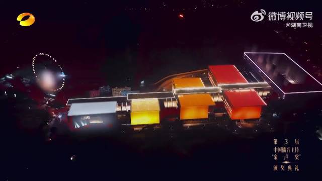 何炅冲刺入场金声奖晚会，活力开场引爆现场