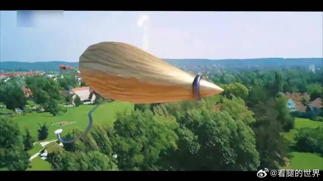 所有人都是帅气出场，到周深后笑死我，连门都充满恶意！