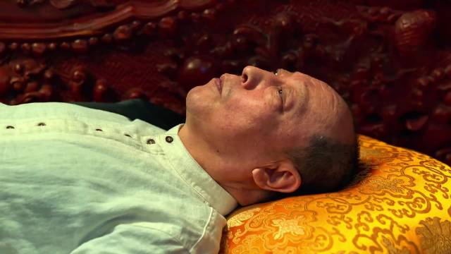 高启强吃鱼，只需要给老莫说一声，而我却要亲自动手