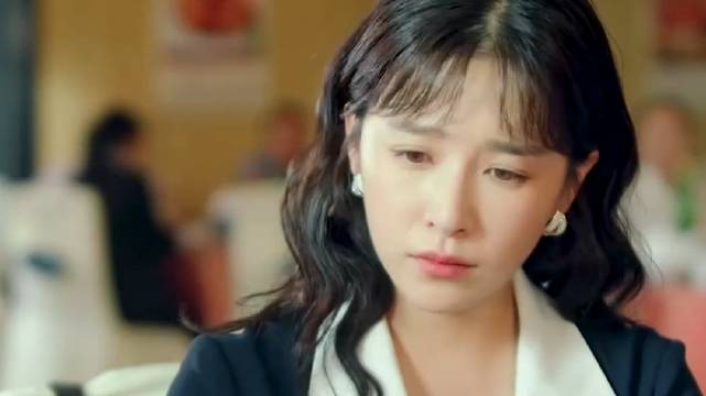 「相亲遇穷男友」如今竟成亿万总裁吃盒饭！