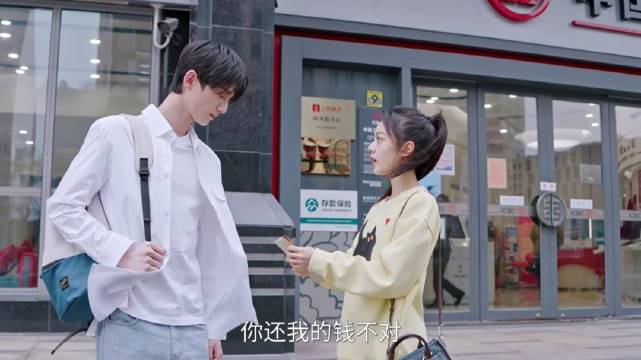 校草邀约被误解为补偿，双方陷入误会