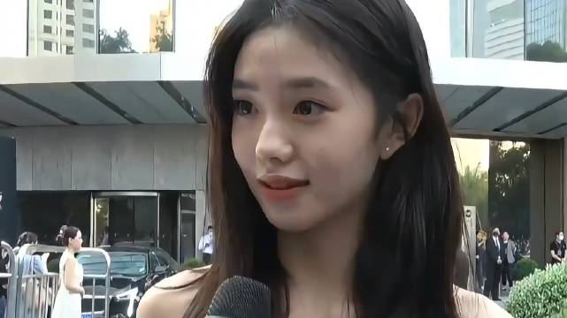 刘浩存这张脸应该是最完美的初恋脸了，是每个男生青春时都会着迷的脸