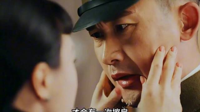 当丈夫奔赴战场的那一刻，女人才知道自己有多爱他，太感人了