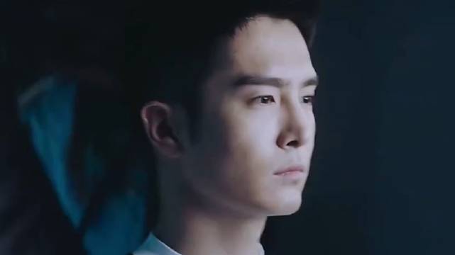 王真儿谈与男模恋情，曾陷真情困惑