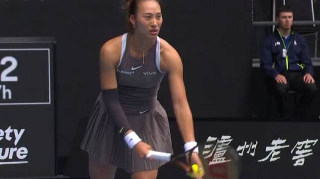去年澳网@郑钦文Ana 极限跑动拿下的这一分获得票选的最佳得分