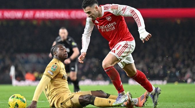 阿森纳点球9比8险胜水晶宫，马丁内利晃倒19岁后卫