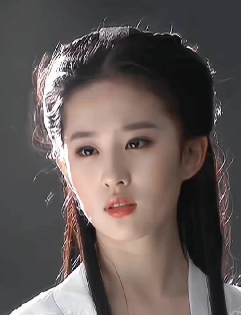 刘亦菲的眼神太细腻了，看她演的戏真的很舒适，很自在