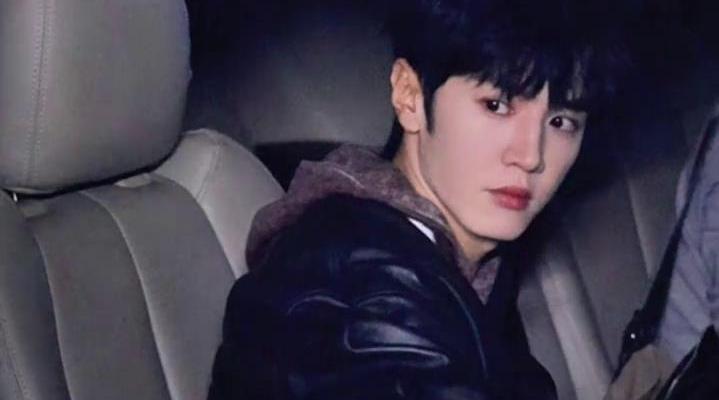 陈哲远带伤录制明星大侦探，吊臂避开车门夹手