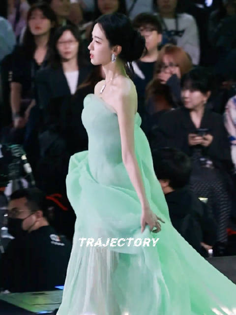 陈都灵星光大赏内场这个视频点赞72.3w了