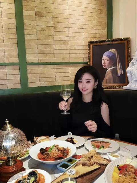 中关村大融城新开意大利餐厅，蓝莓鹅肝牛排手工面沙拉引关注