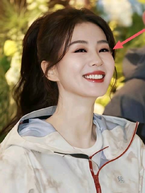 刘诗诗出席万象城活动状态佳，38岁仍似少女