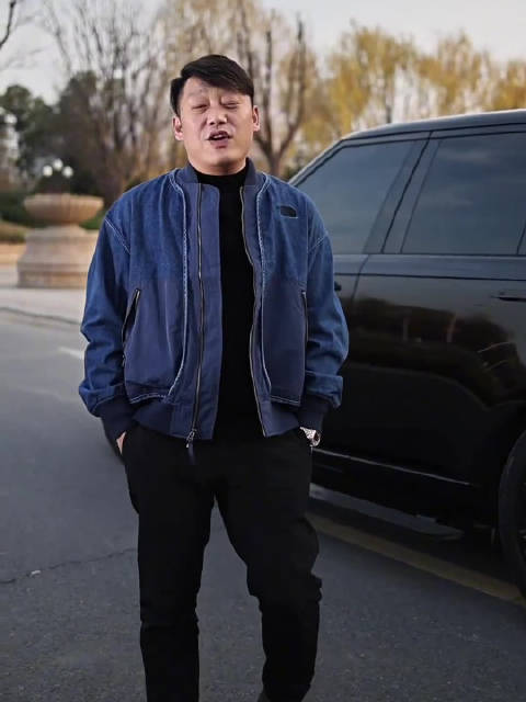 路虎车主回应撞飞持刀男子