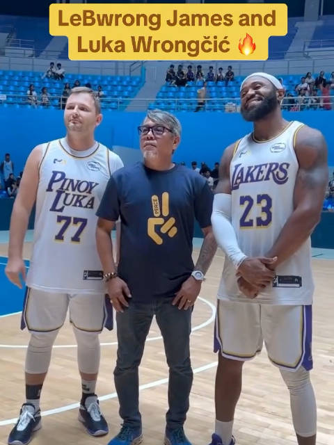 球迷模仿詹姆斯和东契奇，这两位兄弟可以说很形象了！