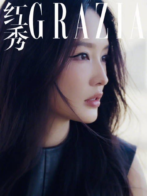 李沁登红秀闭年刊封面，片场为角色注入温度