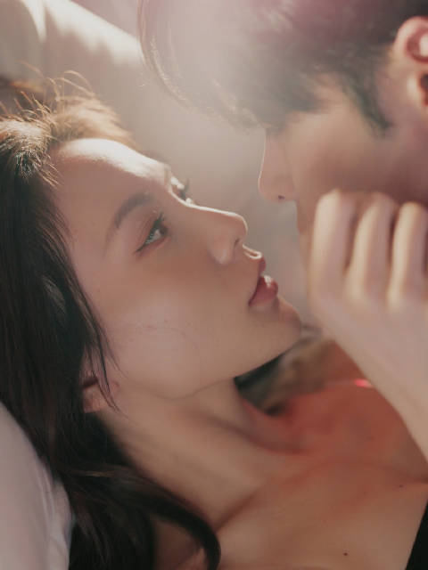 为了在原世界苏醒，晨薇根据系统任务去攻略江凉城