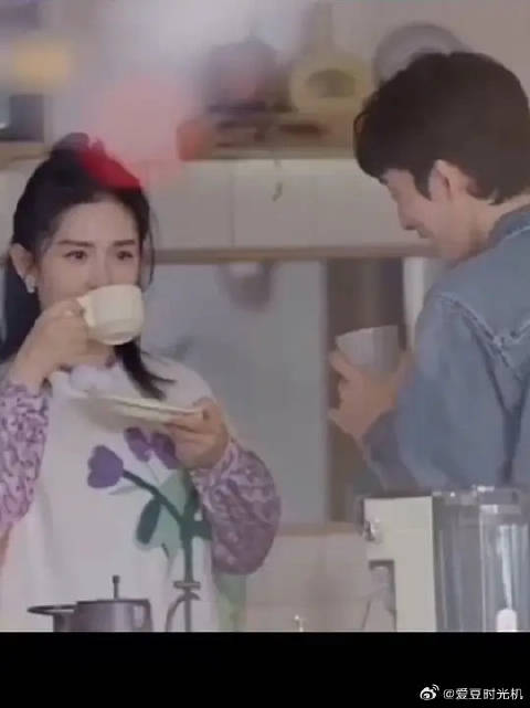 井柏然做客朋友请听好，与何炅谢娜共品咖啡