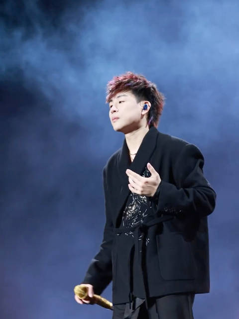 跨年夜胡彦斌三台连唱串联音乐盛宴