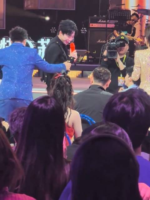 录制现场这么开心的宝子 玩的好嗨呀 @摩登兄弟刘宇宁 cr 水印