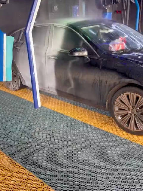 自动洗车技术升级，舒适体验超越传统加油站