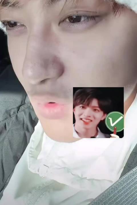 黄子韬直播自曝被刘耀文调侃穿搭，互动逗趣引热议