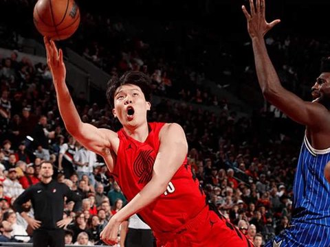 杨瀚森入开拓者倒大霉！首节制霸攻守，后续无球权，浪费好状态！