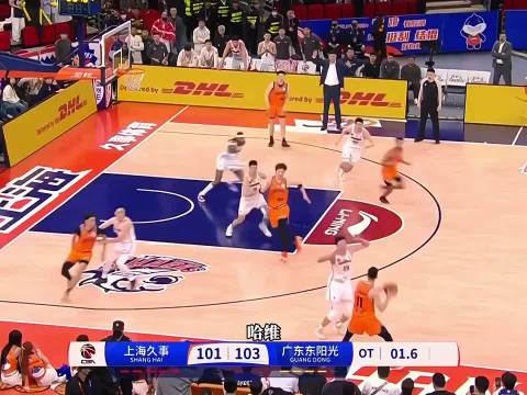 名场面，徐杰提前庆祝，上海却三分绝杀！