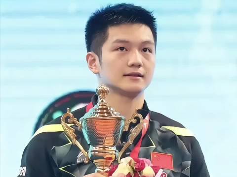 樊振东超长冠军成绩单把德国支持人逗笑，超级金满贯的实力强的不是一星半点