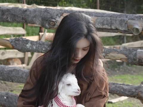 刷到了孟子义之前的视频，请问她是一直都这么漂亮的吗？完全没变化啊