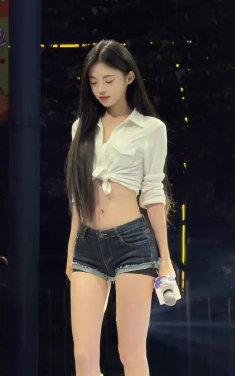 都说这位和鞠婧祎很像，她这颜值不进娱乐圈是不是有些亏？