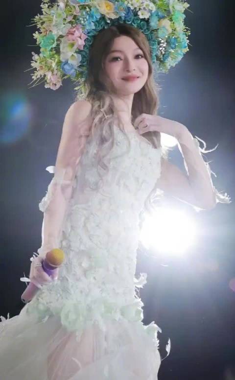 张韶涵把蟳埔浪漫戴在发间